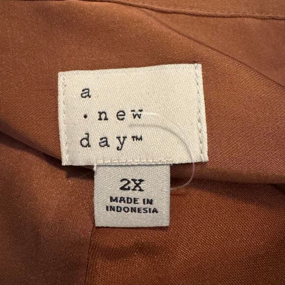 A New Day Women’s 2X Brown Satin Button Down Blouse Long Sleeve Plus - Picture 3 of 5